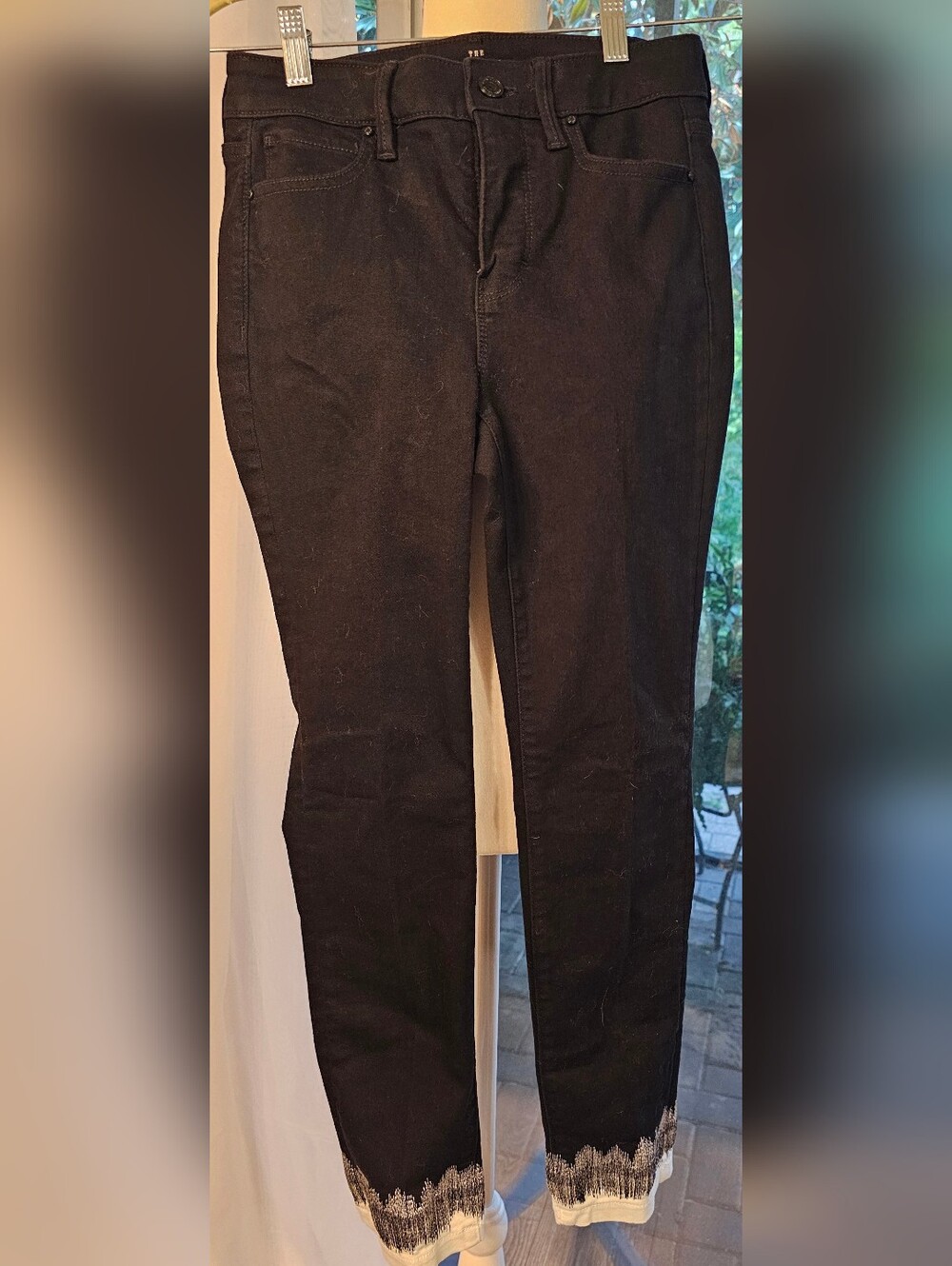 White House Black Market Black Slim Crop Jeans Embroidered Hem 00 - Picture 3 of 10